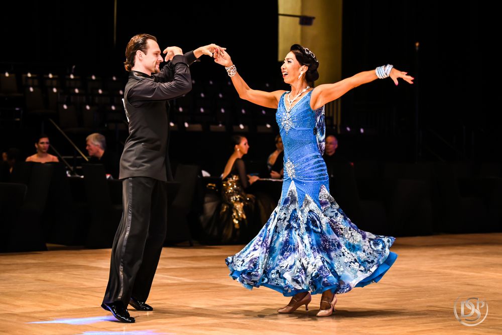 Dance couple dancing at the dance sport event 